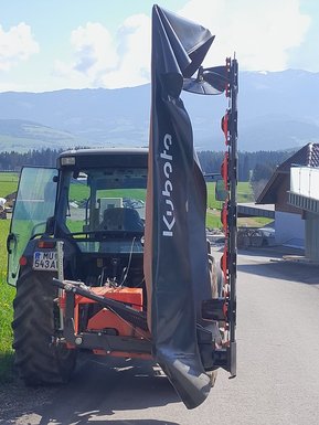 Kubota Mähwerk DM 1024 übergeben an Familie Sperl